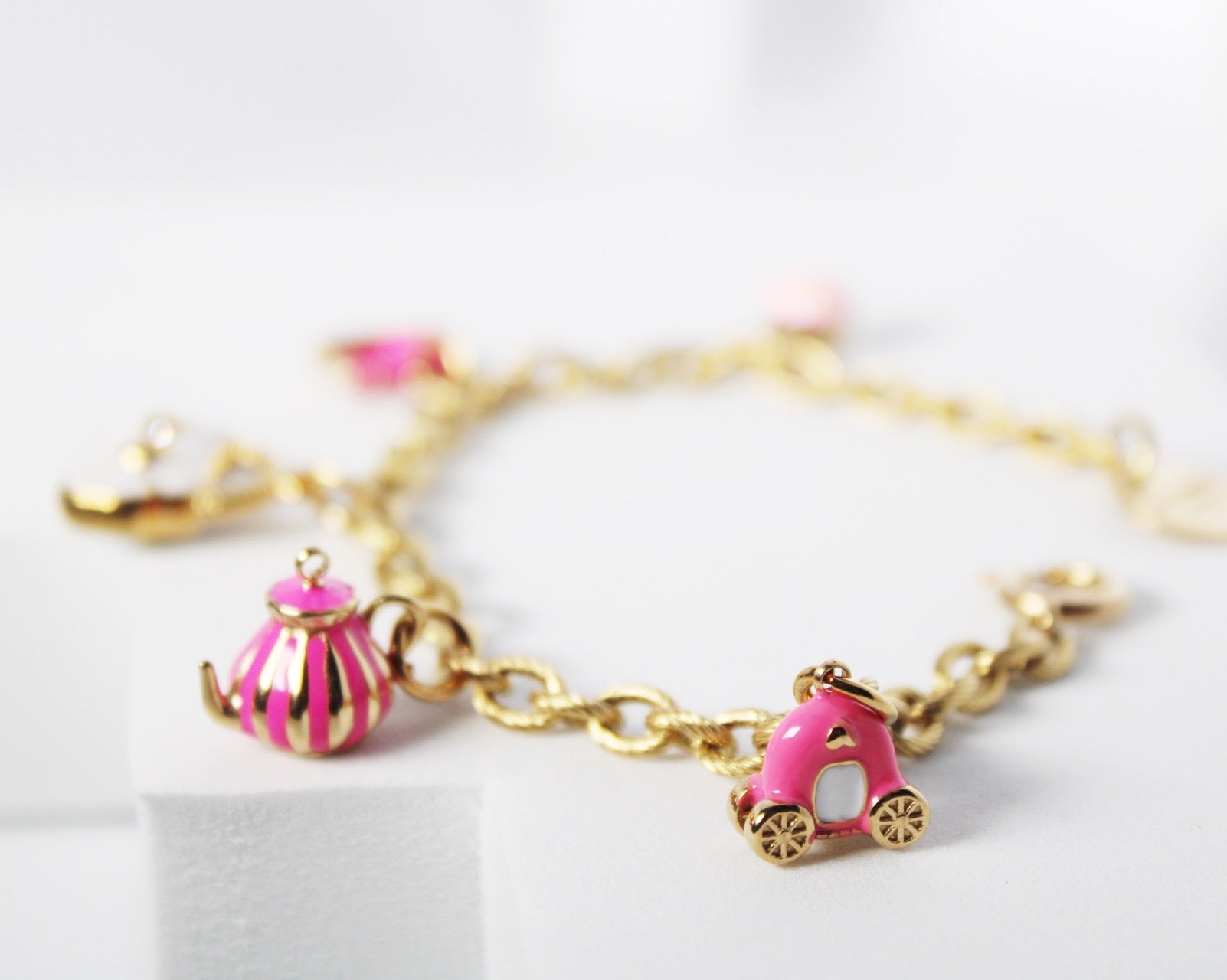Bracelet bibelots rosa